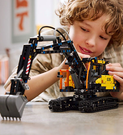 LEGO® Technic - Volvo FMX Truck & EC230 Electric Excavator - 421