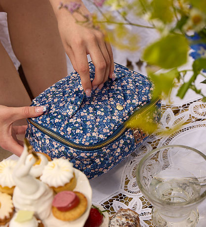 Fan Palm Toiletry Bag - Large - Quilted - Blue Blossom