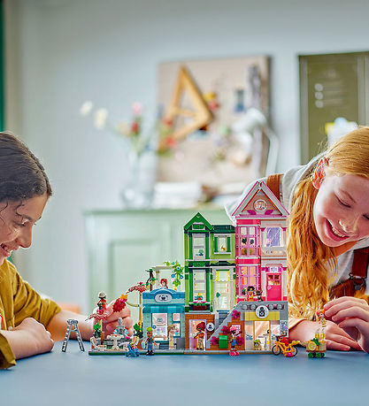 LEGO® Friends - Les appartements et boutiques de HLC... 42670 - 