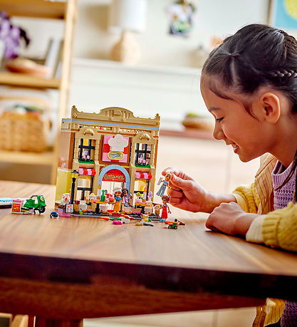 LEGO® Friends - Restaurant and Cooking School 42655 - 896 Parts