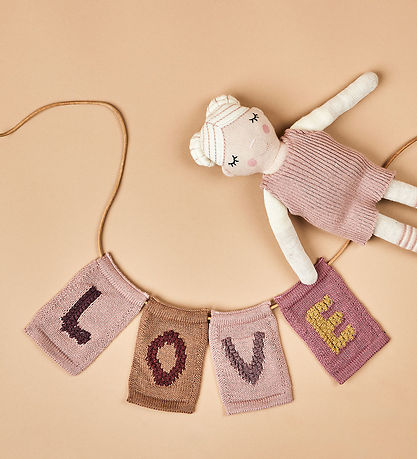 Smallstuff Knitted Letter - V - Pink Alphabet