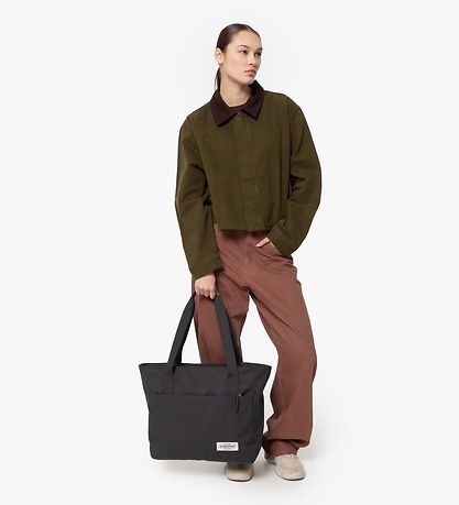 Eastpak Axelväska - 25,5 L - Tvättad Dark