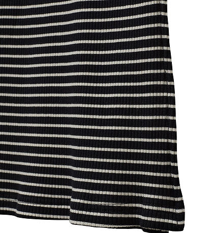 Sofie Schnoor Mekko - Joustinneule - Facita - Black Striped