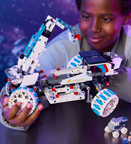 LEGO® Technic - Lunar Outpost Moon-crossing Spacecraft 42211 - 1