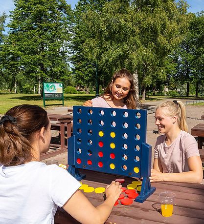 TACTIC Game - Gigant 4 On Stripe - Active Play