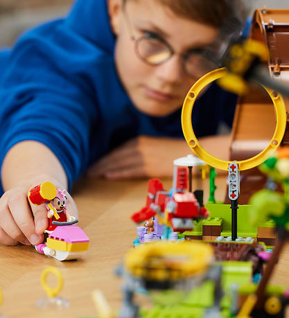 LEGO® Sonic Hedgehog - Green Hill Zone Loop Challenge 76994