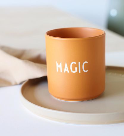 Design Letters Cup - Favourite - Orange w. Magic