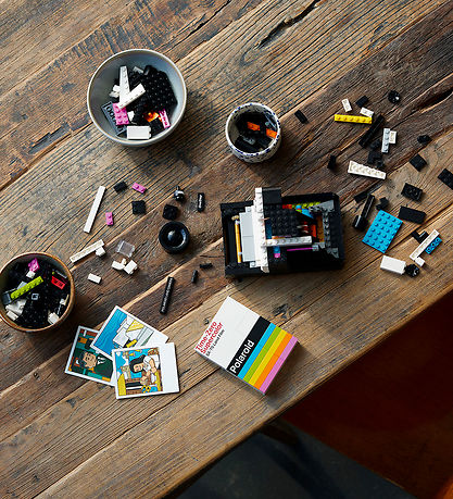 LEGO® Ideas - Polaroid OneStep SX-70 Camera - 21345 - 516 Parts
