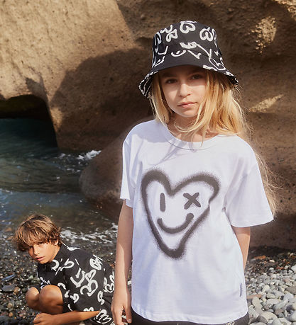 Molo Bucket Hat - Six - Sprayed Hearts