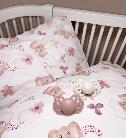 Nørgaard Madsens Bedding - Baby - White w. Elephants I Pink Nuan