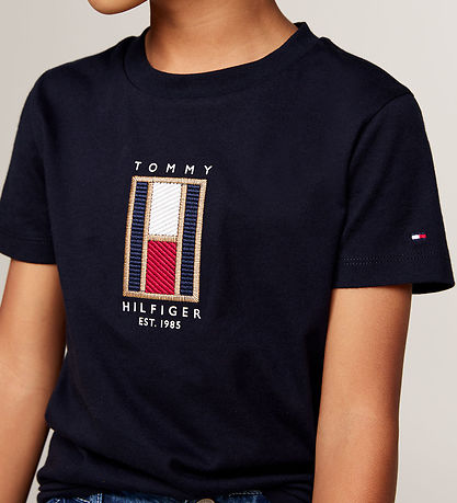 Tommy Hilfiger Stuttermabolur - Fáni útsaumaður - Desert Himinn