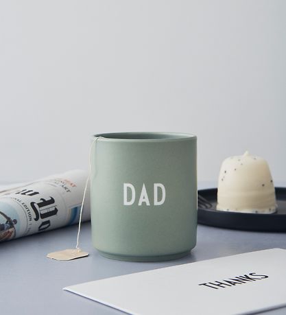 Design Letters Becher - Favourite - Love Papa - Mattgrün