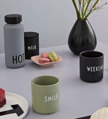 Design Letters Cup - Favourite - Porcelain - Green Smile