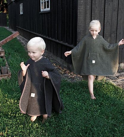 Pine Cone Towel Poncho - Alf - Pepper