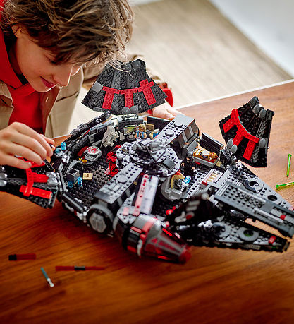 LEGO® Star Wars - The Dark Falcon 75389 - 1579 Parts