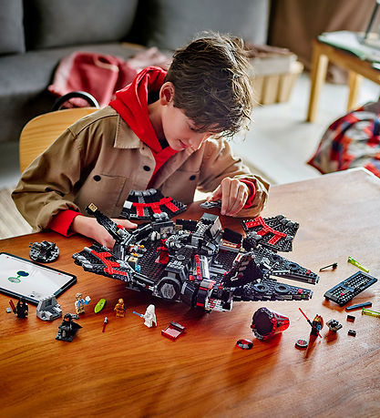 LEGO® Star Wars - The Dark Falcon 75389 - 1579 Parts