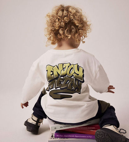 Blouse Name It - NmmNoel - Jet Flux av. Graffiti Blouse Name It - NmmNoel - Jet Flux av. Graffiti