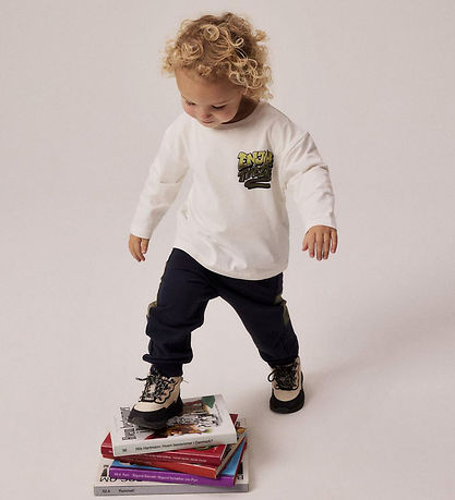 Blouse Name It - NmmNoel - Jet Flux av. Graffiti Blouse Name It - NmmNoel - Jet Flux av. Graffiti