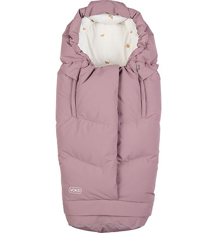 Voksi Footmuff - City North - 90/115 cm - Grape/Wings Voksi Footmuff - City North - 90/115 cm - Grape/Wings