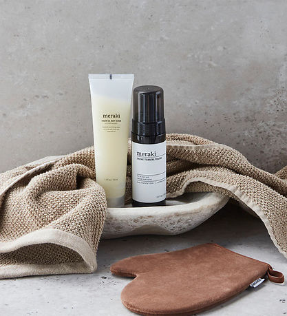 Meraki Gift Box - Bodysuit Scrub & Tanning Kit w. Glove Meraki Gift Box - Bodysuit Scrub & Tanning Kit w. Glove