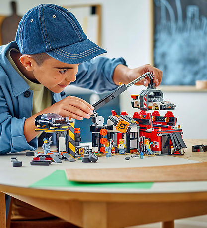 LEGO® City - Scrapyard With Cars 60472 - 871 Parts