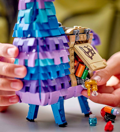 LEGO® Fortnite - Supply Llama 77071 - 691 Parts