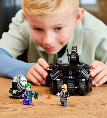 LEGO® Batman - Batman Tumbler vs. Two-Face & T... 76303 - 4