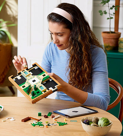 LEGO® Icons - Fountain Garden 10359 - 1302 Parts