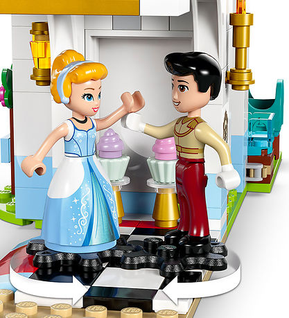 LEGO® Disney Princess - Le château de Cendrillon et la calèche 4