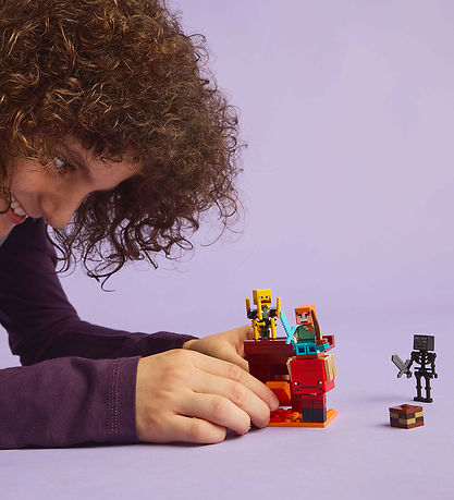 LEGO® Minecraft - La bataille de la lave du Nether 21266 - 99 Pa LEGO® Minecraft - La bataille de la lave du Nether 21266 - 99 Pa