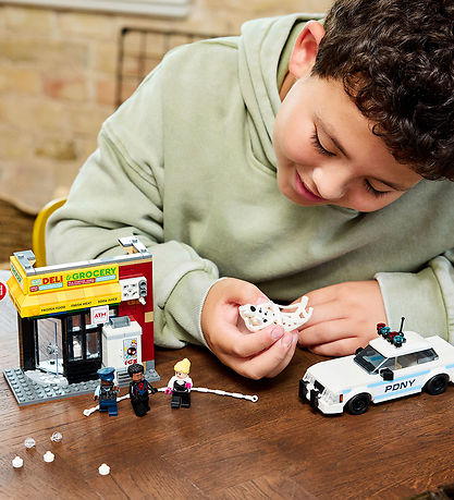 LEGO® Marvel - Spider-Verse: Miles Morales vs. The Spot 76311 - 