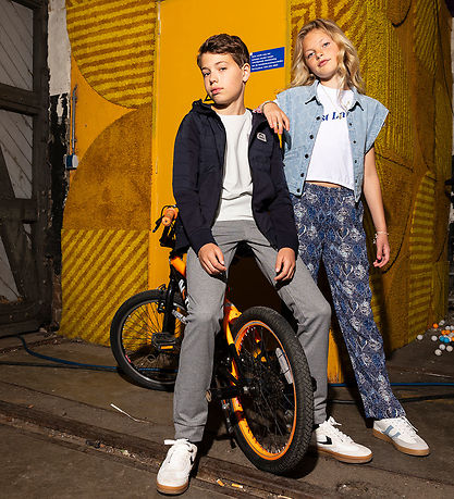 Indisk Blue Jeans T-shirt - Bred beskuren - Bright White m. Tryc Indisk Blue Jeans T-shirt - Bred beskuren - Bright White m. Tryc
