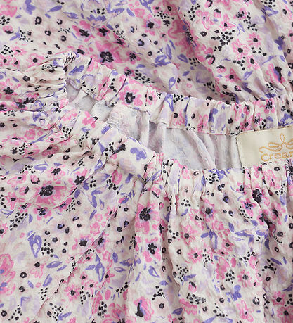 Creamie Top - Buttercream w. Flowers Creamie Top - Buttercream w. Flowers
