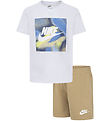 Nike Shorts Set - T-shirt/Shorts - Parachute Beige Nike Shorts Set - T-shirt/Shorts - Parachute Beige