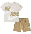 Nike Shorts Set - T-shirt/Shorts - Parachute Beige Nike Shorts Set - T-shirt/Shorts - Parachute Beige
