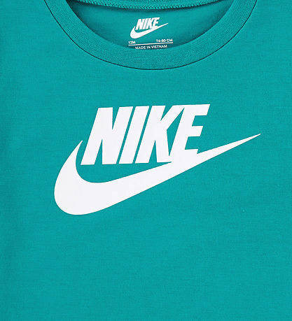 Nike Shorts Set - T-shirt/Shorts - Dusty Cactus Nike Shorts Set - T-shirt/Shorts - Dusty Cactus