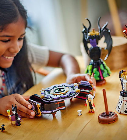 LEGO® Disney - Maleficent and Cruella de Vil's dresses 43262 - 5 LEGO® Disney - Maleficent and Cruella de Vil's dresses 43262 - 5