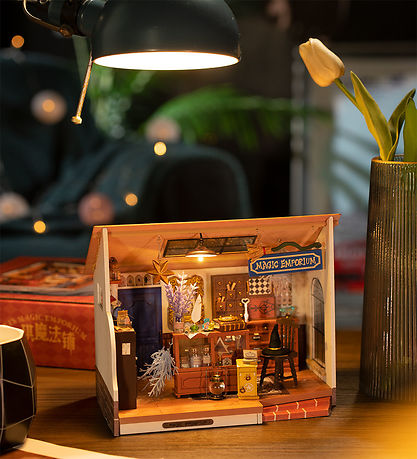 Rolife Miniature Diorama - DIY - Kiki's Magic Emporium DG155 - 2