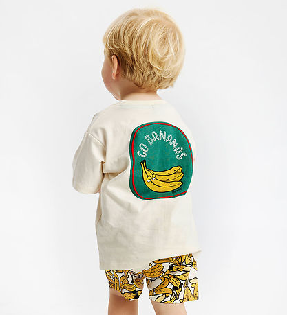 The New Siblings Shorts - TnstOscar - White Swan AOP The New Siblings Shorts - TnstOscar - White Swan AOP
