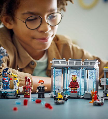 LEGO® Marvel - Iron Man's Laboratory: Suit gallery 76315 - 38