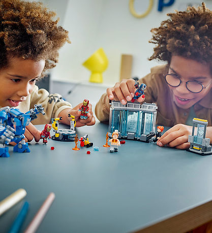 LEGO® Marvel - Iron Man's Laboratory: Suit gallery 76315 - 38
