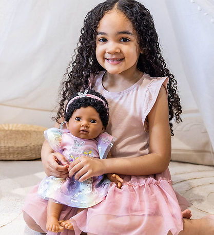 Tiny Treasures Doll w. Black Curly Hair - Bow Tie/Rainbow