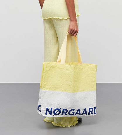 Mads Nørgaard Shopper - Waschsalon Athen - Ausschreibung Yellow