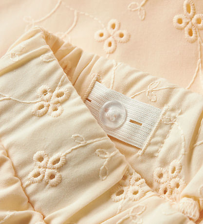 Name It Shorts - NmfVioleta - Buttercream w. Embroidery Anglaise