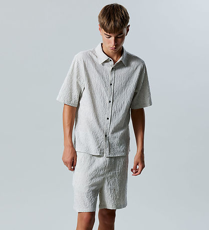 LMTD Shirt s/s - NlmHugo - Turtledove w. Stripes LMTD Shirt s/s - NlmHugo - Turtledove w. Stripes