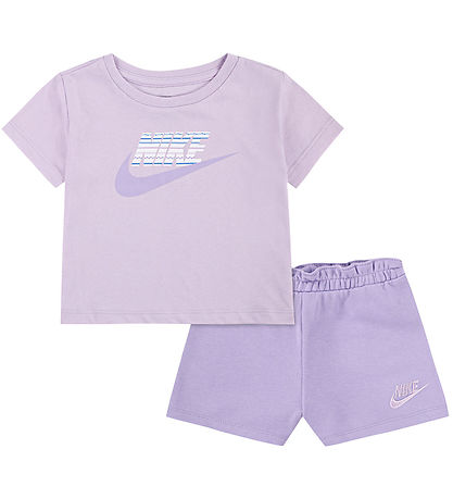 Nike Shorts Set - T-Shirt/Shorts - Hortensia's Nike Shorts Set - T-Shirt/Shorts - Hortensia's