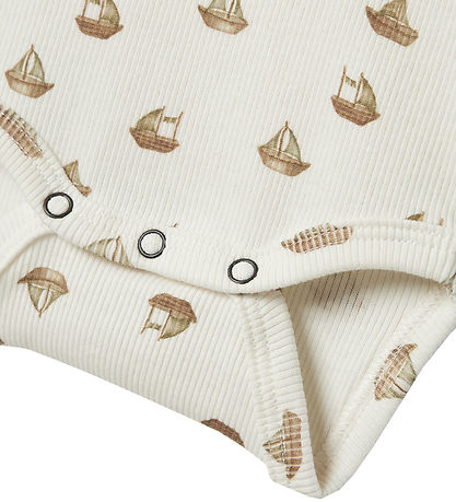 Lil' Atelier Body k/e - Rib - NbmLavo - Coconut Melk m. Båter