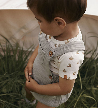 Lil' Atelier Bodysuit s/s - Rib - NbmLavo - Coconut Milk w. Boat Lil' Atelier Bodysuit s/s - Rib - NbmLavo - Coconut Milk w. Boat