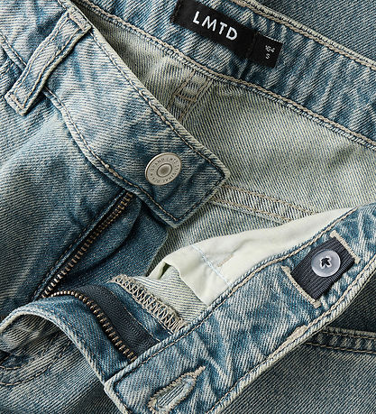 LMTD Jeans - NlfBett - Medium+ Blue Denim LMTD Jeans - NlfBett - Medium+ Blue Denim