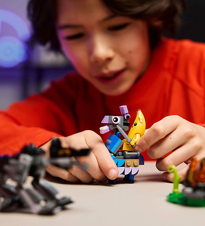 LEGO® Fortnite - Peely & Sparkplug's Camp 77075 - 250 Deler